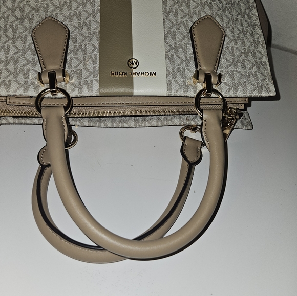 Michael kors shoulder and crossbody purse NWOT - Picture 5 of 8